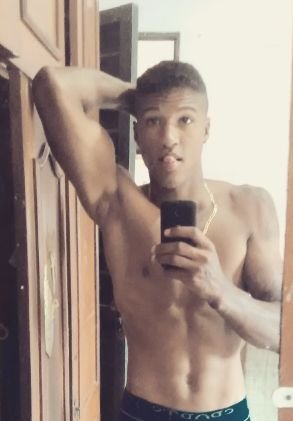 viver sem medo de ser feliz, aproveitando cada momento boom da sua vida seja ao lado da pessoa que você ama ou com amigos mas não importa aproveite ao maximo :)