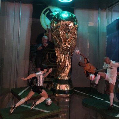 مشجع مدريدي متعصب ومتابع لاخر الاخبار الرياضية ومعجب بالمدرب مورينهو أجمل مافي ٢٠١٢ فوز تشلسي بدوري أبطال اوروبا ( قدساوي ملكي ) ( الهلال الزعيم )