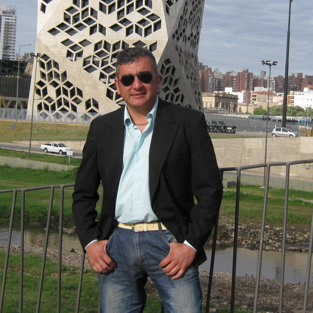 Vocal Nacional CNUCAL  - Presidente Asociación Civil 20 de Febrero - Técnico Superior en Seguridad  - Hincha de BOCA -