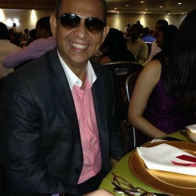Padre de dos princesas, esposo, hermano, amigo, abogado, profesor universitario, higueyano, amante de la paz