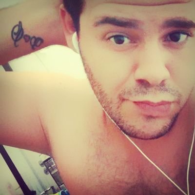 Sinceridade e humanidade... duas qualidades que me tornam uma pessoa digna... sem mais!
