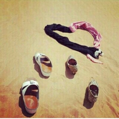 لآطرى طاريه سجيت والناس يحكوون 
وعشت في ذكرآه كن الٓعيون تخآيله