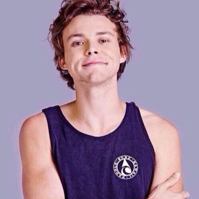 free follow from @stars_jpg and she would be really grateful if you followed her back on that account !! :)