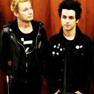 Sou louca por uma banda chamada Green Day sabe?!❤️❤️ Tré seu gatoso :v *--*