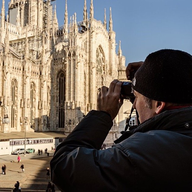 Ingegnere, istruttore direttivo tecnico, giornalista pubblicista, fotografo amatoriale, ex radiofonico ancora appassionato, astronauta a tempo perso.