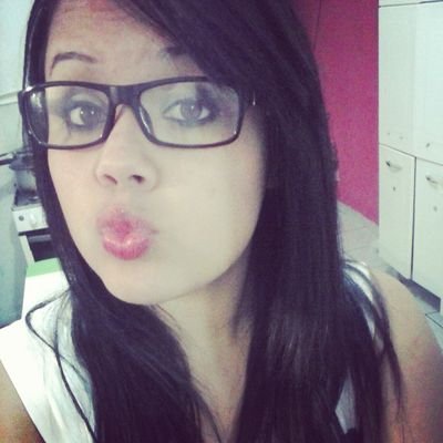 Blogueira, Youtuber e Cantora Evangélica 
contatos para eventos :Facebook- Dhenize Santos Ferreira
Instagram- @DEEHMOTTAA