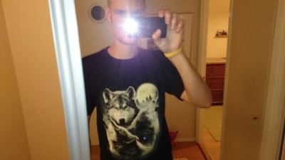 Gillar skitlånga dub-mixar, helsvarta fotbollsskor och gympapåsar. Mina åsikter är förmodligen någon annans.