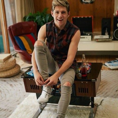 please follow @_itsrobyn she gave you this follow