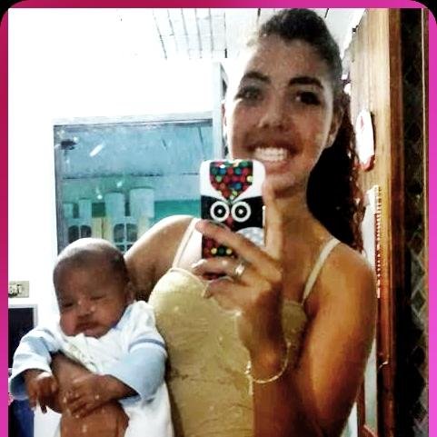 amo musica,amigos e amor=vida feliz 3 :)