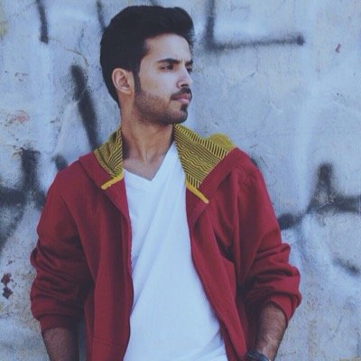 احذر ان يشكو منك احد الى الله
فلن ينتهي حتى يصيبك مَ ذاقه منك .
  

الانستقرام :sodz_11