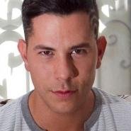 En nuestro amor, este increíble amor

Todo fue como en un sueño
En nuestro amor todo va sucediendo

Y es así, así es
Y no hay nada que hacerle
Y es así, así es