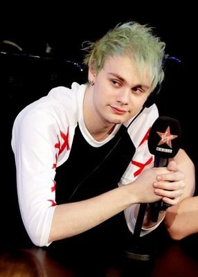 I'm 5sos af                                              0/4 :(