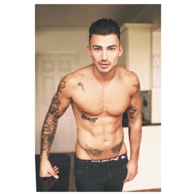 @jakequickenden i love you, and when you come to newcastle im going to hug you so tight you wont let go