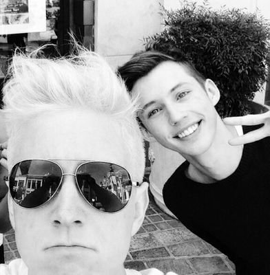 Troyler and Zalfie shipper all the way ♥