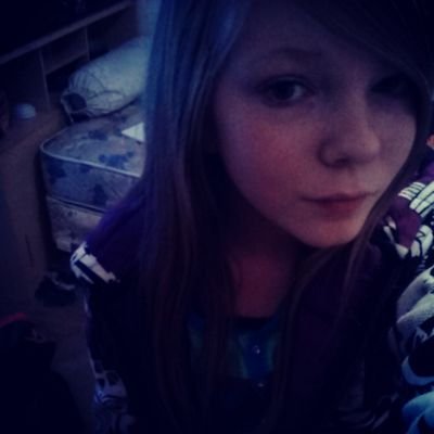 hai. im probs one of the youngest fans of simon curtis and pewds haha (~im 12~) 2002