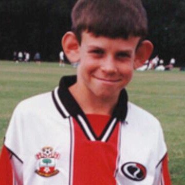 footlove12's profile picture. 