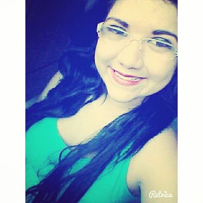 ‎''Fui para vida vestindo meu melhor sorriso... Definitivamente, descobri que as tristezas não me caem nada bem. ''
