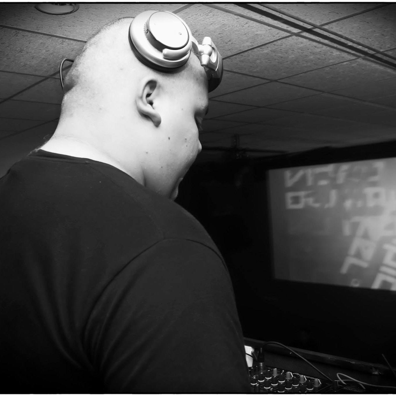 Nuevo Dj Set en el link.
New Dj Set in the link.
#Music