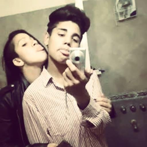 En la vida hay que saber a quien sonreirle y a quien llorarle,no todo el mundo merece ambas cosas.