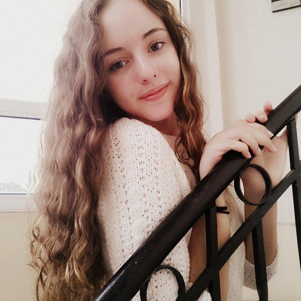im 17, and im a dreamer :) im a eurovision fan, i love animals and probably music is my life. 3