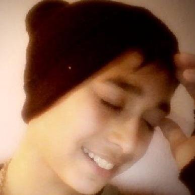 elestebandelce's profile picture. Si la vida te da la espalda pon una sonrisa a ver si te mira y nunca le des la espalda a la gente que no te abandona
mi segunda cuenta : @esteban0705