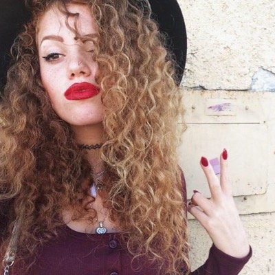 follow @kissablespinosa && rt the link in her bio 
turn on her notifs and ask for a dm to @mahoganylox