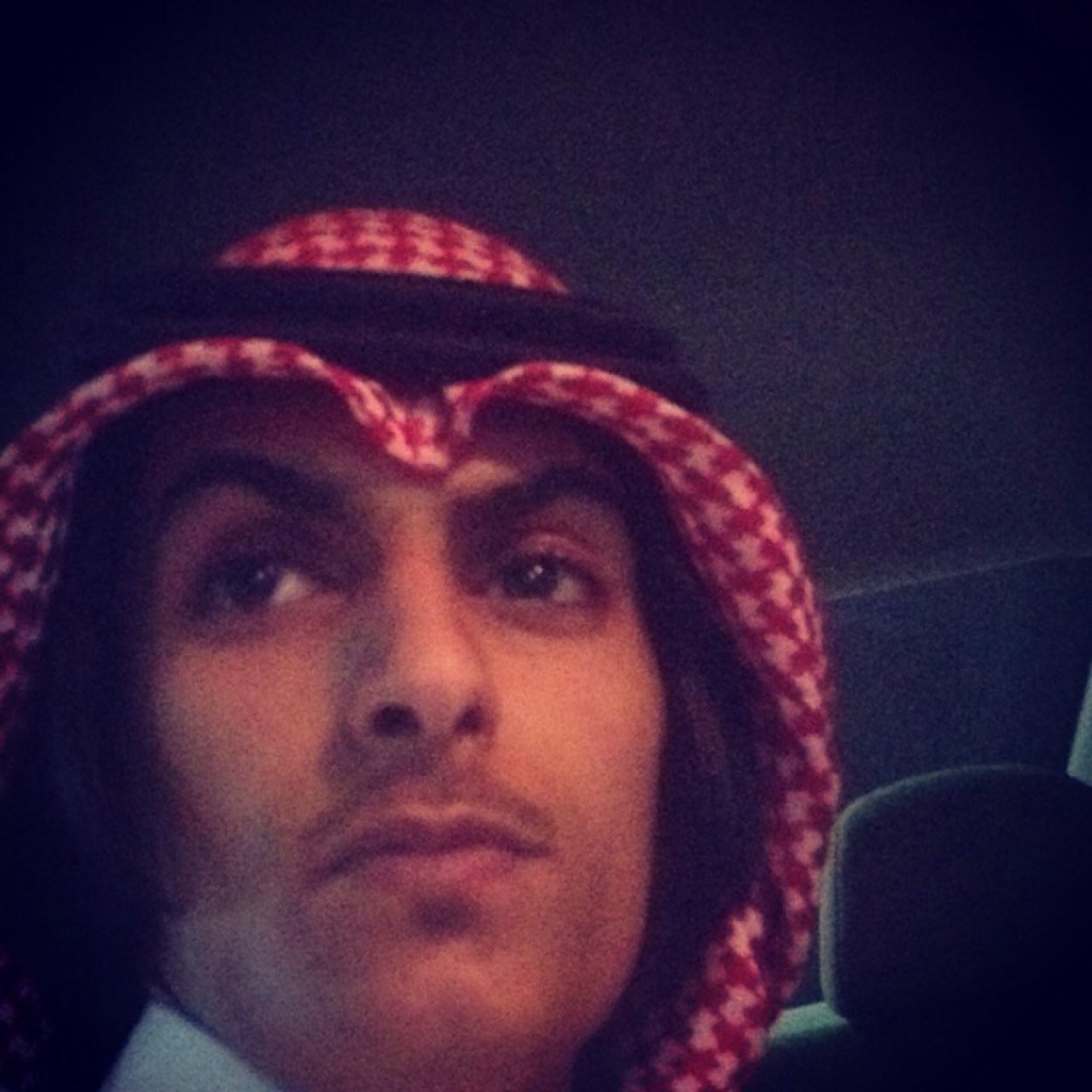 أكتب بلا جدوى وآنا أحرفي باهته بلا طعم ولا لون فلا ألم أحسستي به ولا قلمي وصلك .! مفضلتي تعرف الكثير عنك ..!