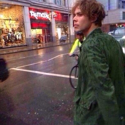 follow @calumft182 bc shes goals tbh love u