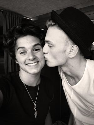 Elsa_vallejos's profile picture. I am fans of jake miller,Austin Mahone,Fifth Harmony, Shawn Mendes.The Vamps.  http://t.co/V8mDDsiMDp http://t.co/PxmyLmmeGC