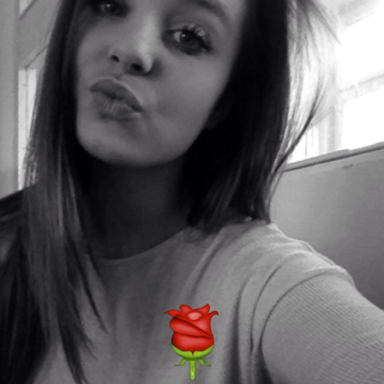 ell_stell's profile picture. Seriously, most people just take crown and go away.