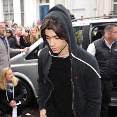 dm me a picture of your favorite zayn girl with their user & name :)
