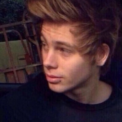FOLLOW @Lashtonllama or I UNFOLLOQ