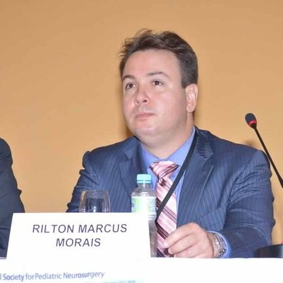Pai de Rodrigo e Alice. Neurocirurgião. Pensador nas horas vagas. Amante ocasional. Esportista bissexto.