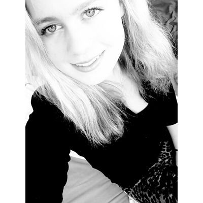 Esmayheikx's profile picture. Heeeyy besjee iloveeyouu best sisterss everr  you are my everythingg xxxxx je zusje kimm