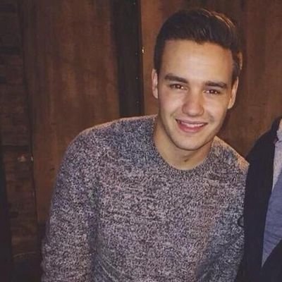 hi. wanna cuddle? // single // 20 // model //