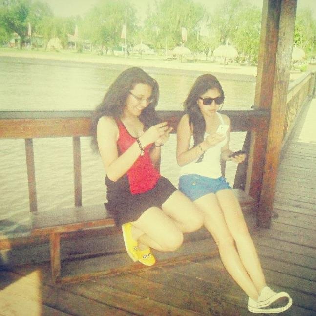 Buena, estudiosa :) Olimpista, me encanta ver bob esponja!! @meliarguello2 :) Meli Arce en facebook.. :) Romeista :3