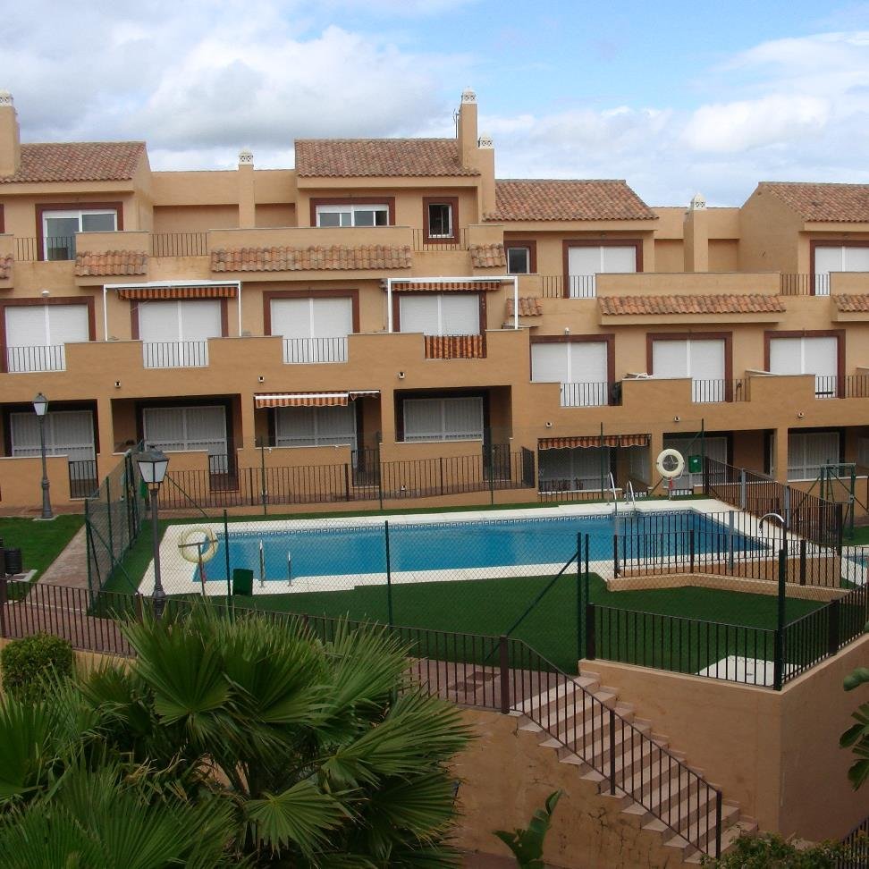 1 double bed luxury apartment located in Sabinilla´s beach, near Cadiz, Gibraltar, Estepona and Marbella. An amazing place to relax!