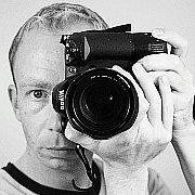 davivo's profile picture. Liebevoller Zynismus, ehrlicher Sarkasmus, herrvorragend unverträglich.