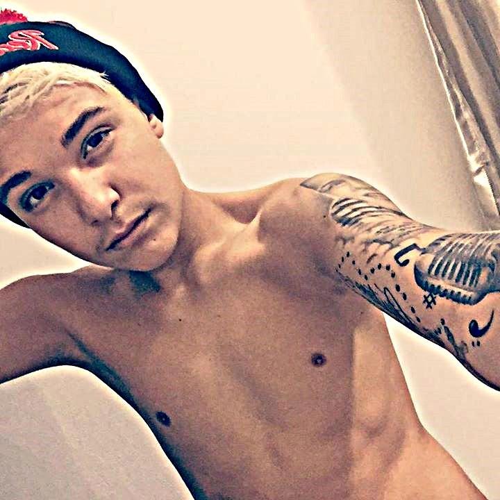 Já nasci no salto 15 sambando nas inimigas...♪♫♩ Eterno #Daleste #Guh_Castanheira ♥♥ ✌ ✌ @mcguioficial Mô ♥♥