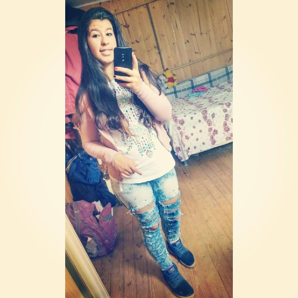 Se eu demorar, me espera
Se eu te enrolar, me empurra
Se eu te entregar, aceita
Se eu recusar, me surra
Se eu sussurrar, escuta te amoo negah @_euu_duviiido
