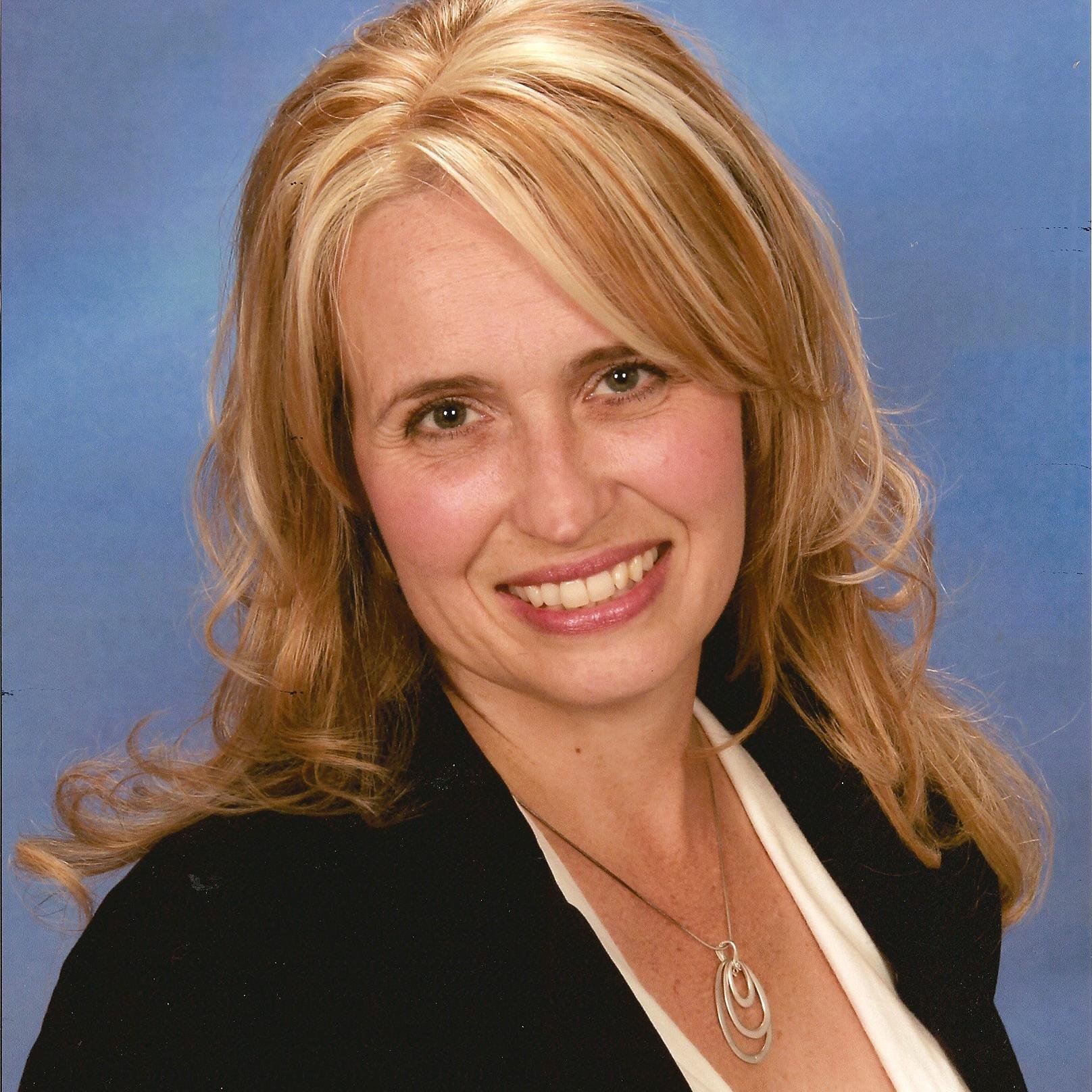 Danna Munro, R.D.H., MO4, Advocate of Dental Hygiene Excellence, Passion & Knowledge Equipping.  Registered Dental Hygienist & Mother Of 4 children with pets.