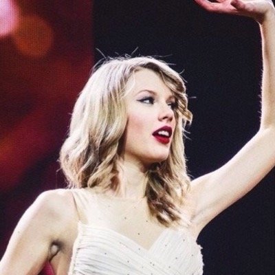 because who doesn't love taylor's legs man
