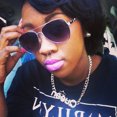 Classy girl who listens to trap music IG : _queeeenbritt