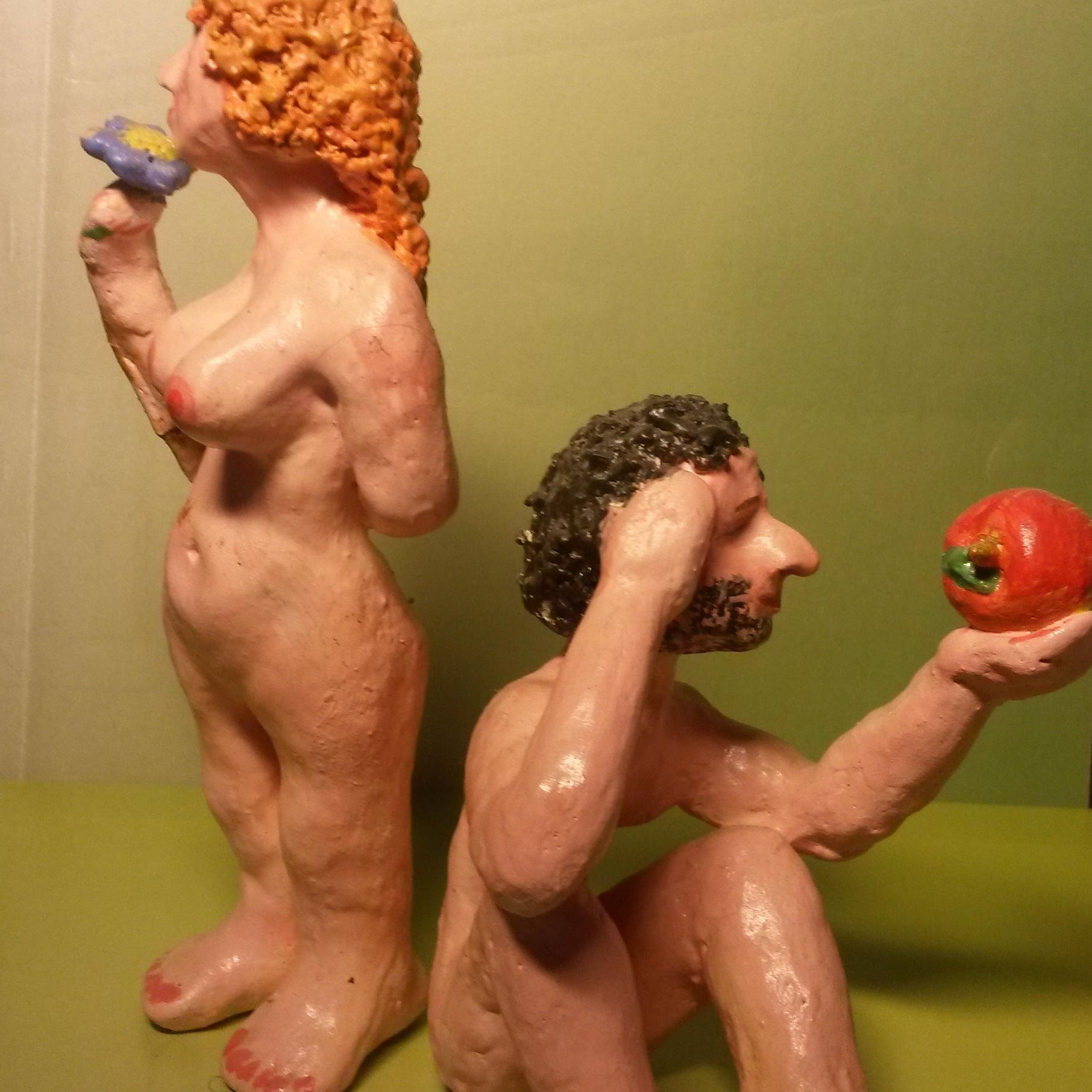 OLHOVEC's profile picture. На аллее Twitter расставлены скамейки для общения