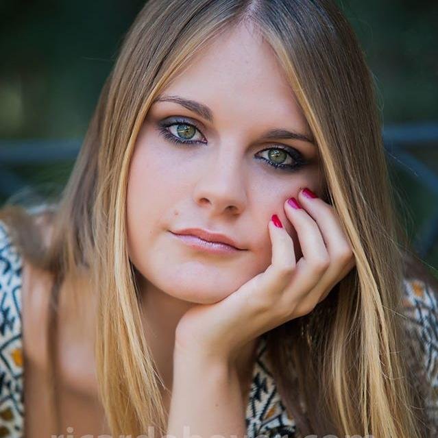 estudiante de arquitectura en sevilla,amante de la moda,de las fiestas y el deporte
