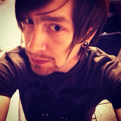 colorsfromajoey's profile picture. Im not funny but i do like hot wings.