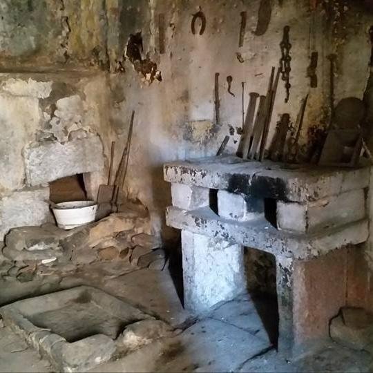 La passione di 12 giovani ragazzi, il loro lavoro per recuperare una storica casa di Ozieri: su foghile 'e Corralzu