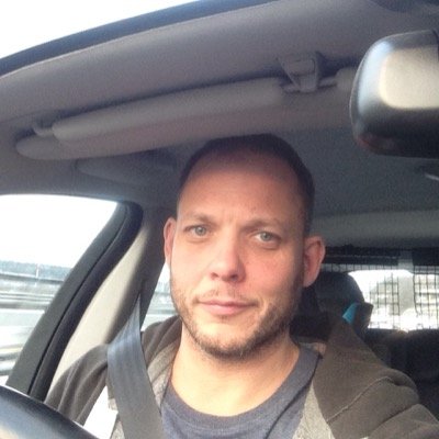 Gift familiefar, bosatt i Slemmestad. Båtentustiast og radionerd.