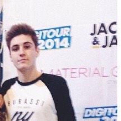 sorry if i have already followed you on my other acdounts i just want to help my friend out watch her video about the boys http://t.co/xgOPdMyJOo