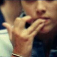 Jukhaa21's profile picture. مرّني ،
رتّب حنينك .. داخلي 
عطني حياة ..
فيها السنين ،
أشواقنا .. 
فيها العمر ،
ضحكاتنا .. 
فيها البكا .. 
ممنوع : طول أيامنا